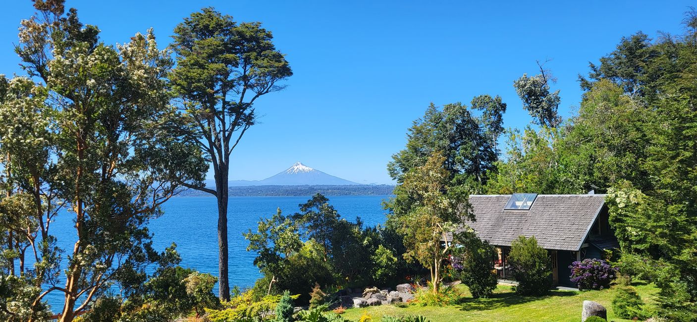 Lago Rupanco with view of the Osorno volcano