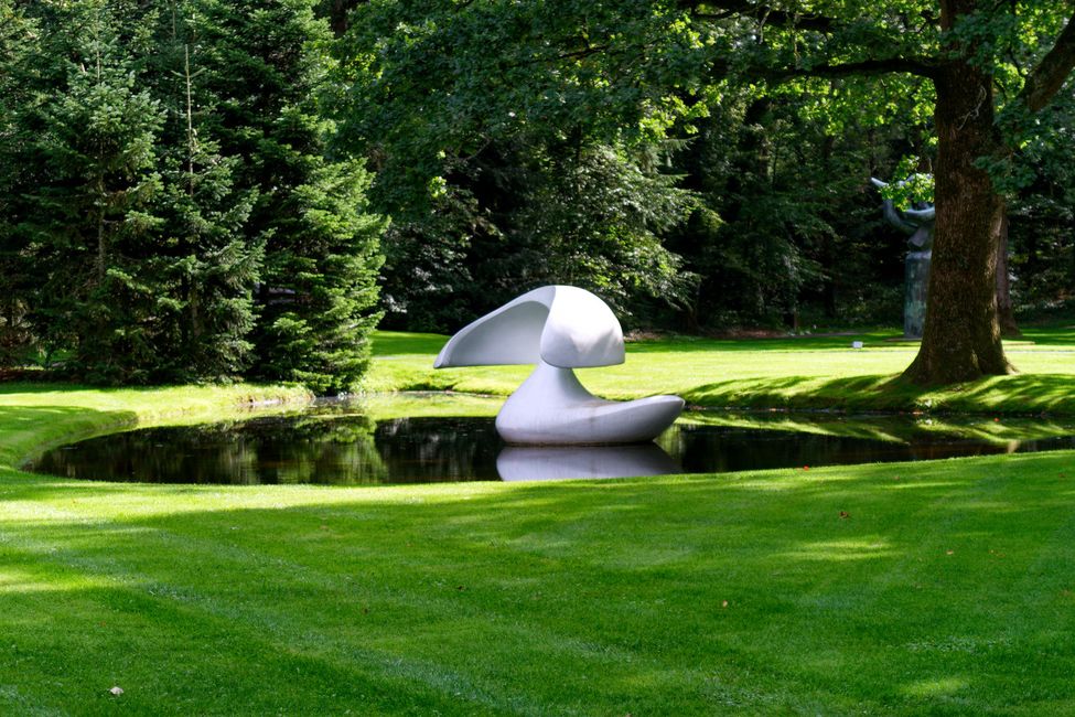 Marta Pan: Floating Sculpture