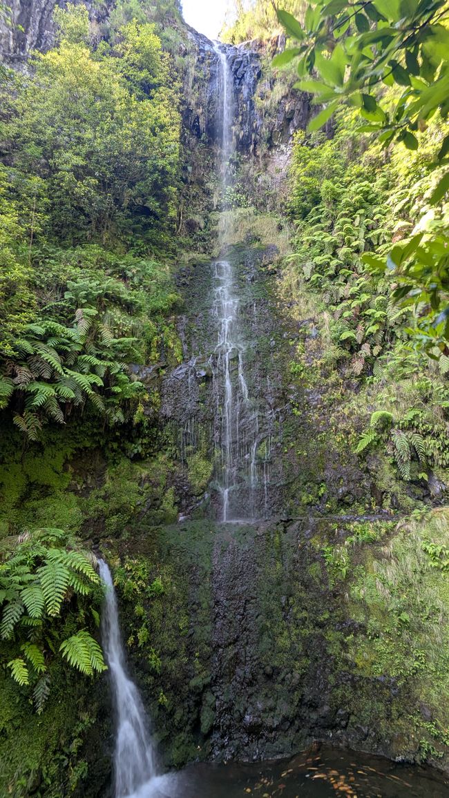der erste kleine Wasserfall