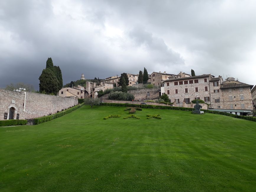 Endlich in Assisi angekommen. Hier der Blick von der Basilika San Francesco aus