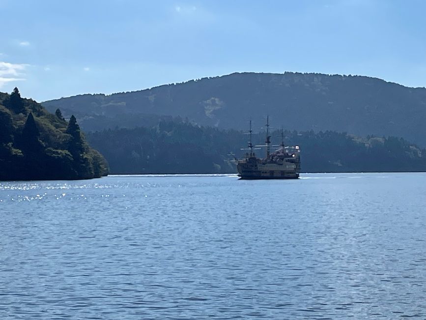 Schrein am Lake Ashi - Gondelfahrt zum Vulkan