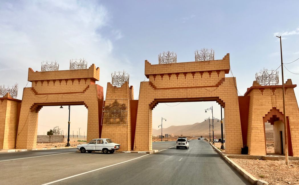 Das Stadttor von Guelmin - den berühmten Kamelmarkt haben wir leider verpasst