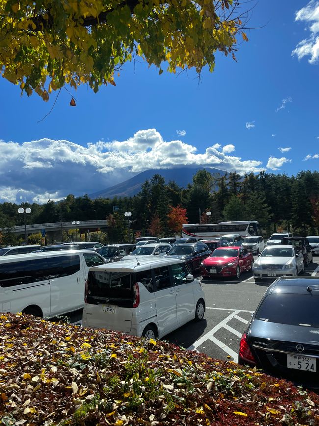 Unter Wolken versteckt