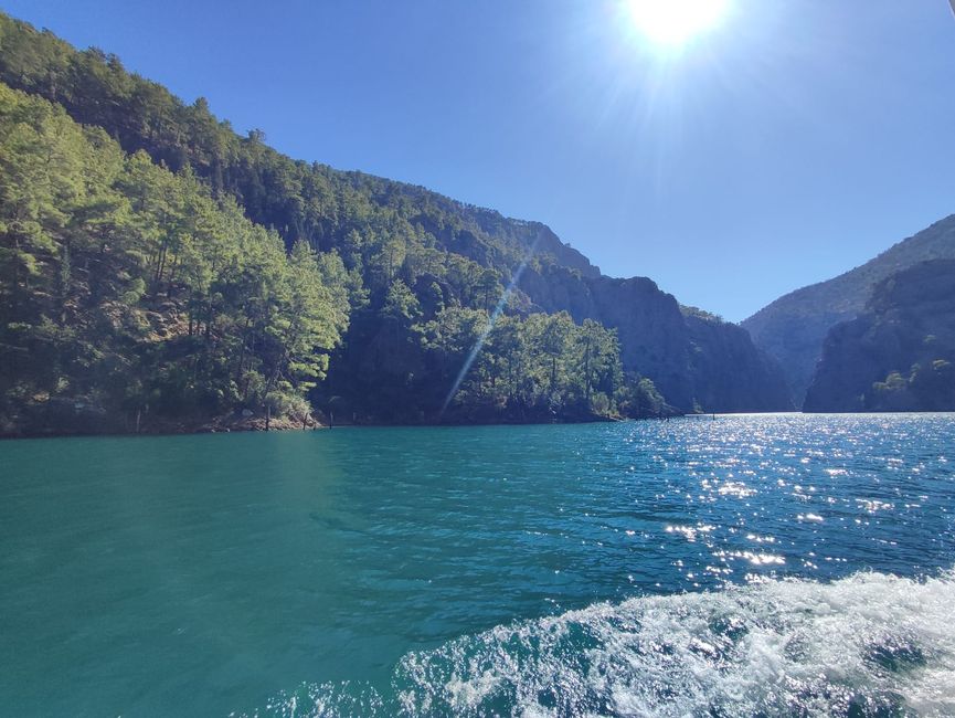 Paseo en barco por el Green Canyon