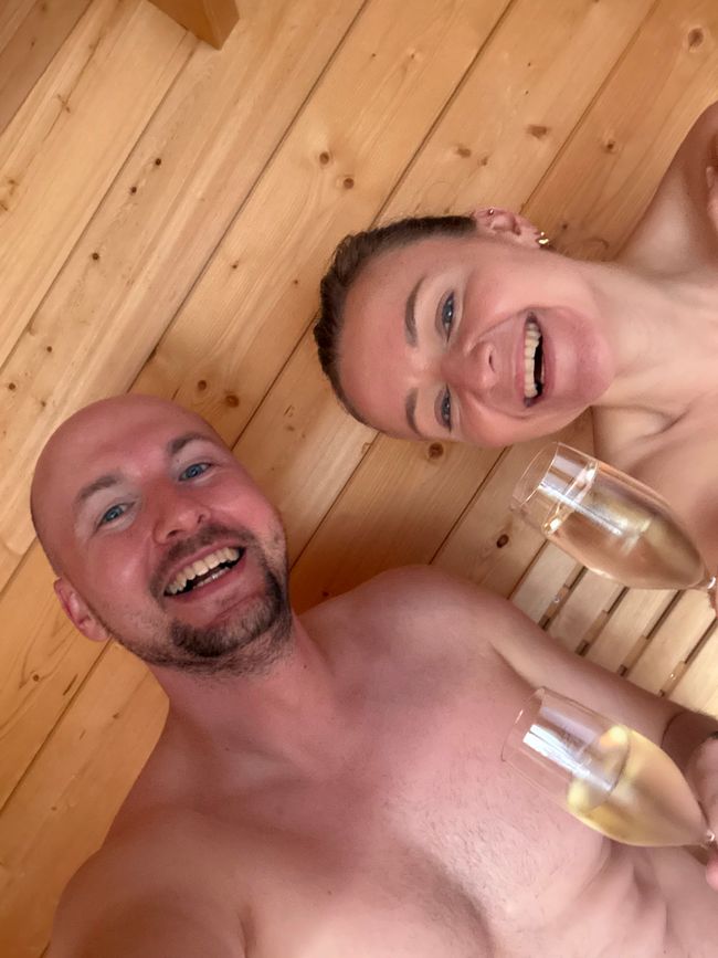 sauna insight selfie