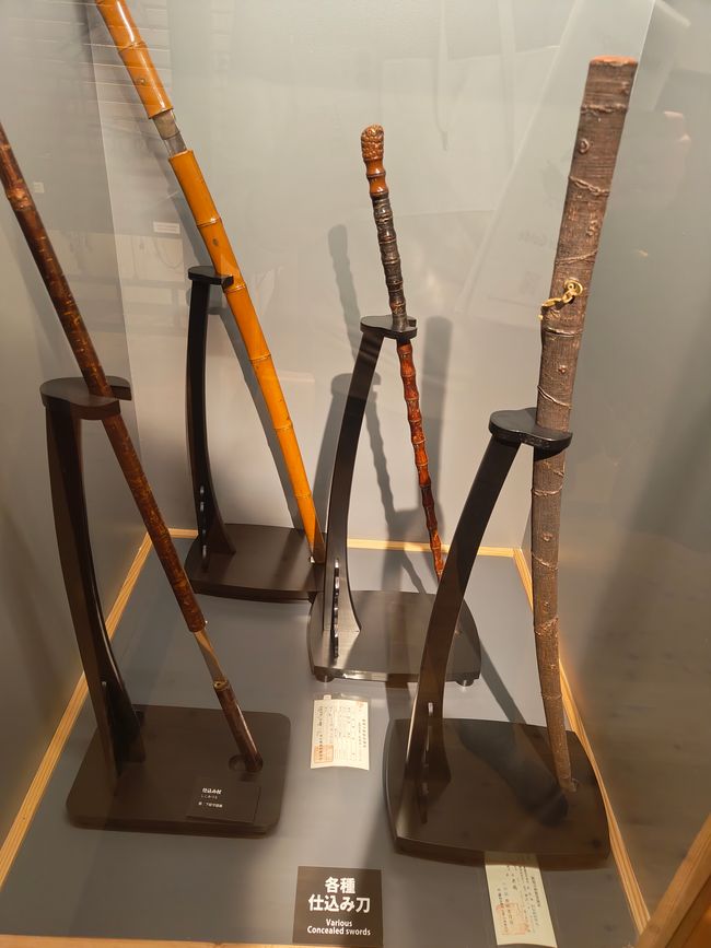 Les ninjas avaient un large arsenal d'armes, y compris un éventail en métal.