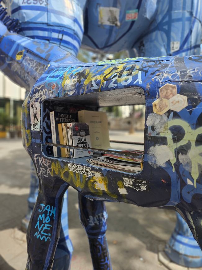 Blaue Giraffen auf dem Boulevard La Canebière
