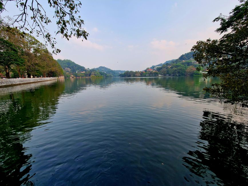 Kandy - Diente de Buda y 'la santa oásis de paz y iluminación'.