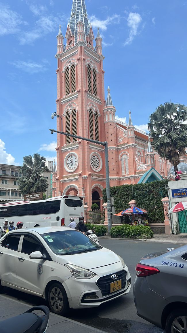 Pinke Kirche in Ho-CHI-Minh 