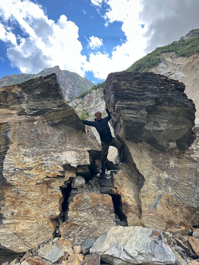 前往查拉迪冰川的徒步旅行