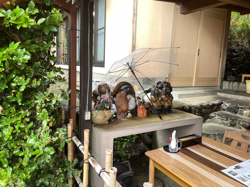 Maskottchen vor Regen geschützt 