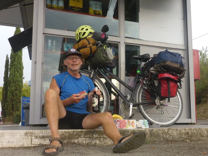 Gewitter Pause an der Tankstelle 