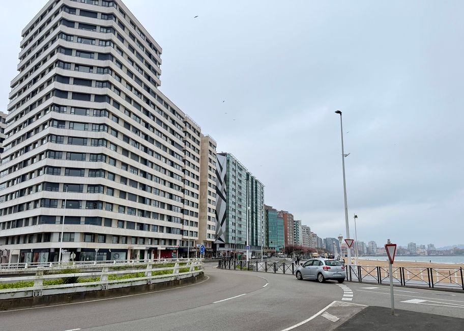 Die Promenade am San Lorenzo Beach besteht aus häßlichen Hochhäusern.