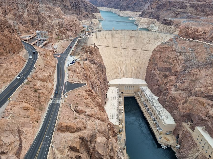 Kalifornien 2025, Tag 13, Las Vegas Sign, Hoover Dam und Lake Mead