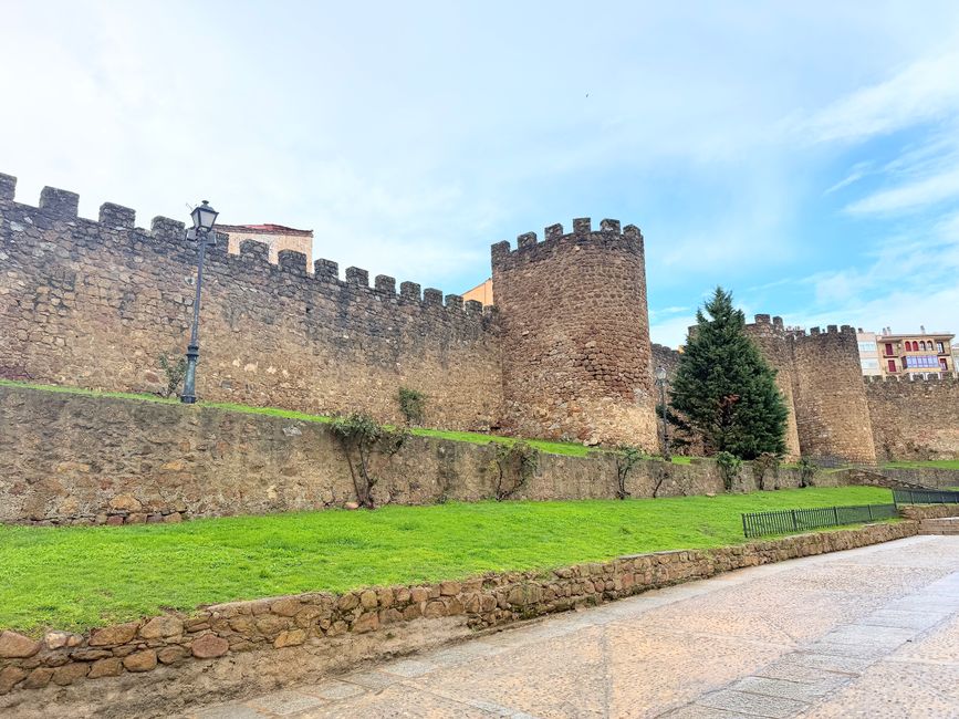 La catedral de Plasencia también impresiona bajo la lluvia.