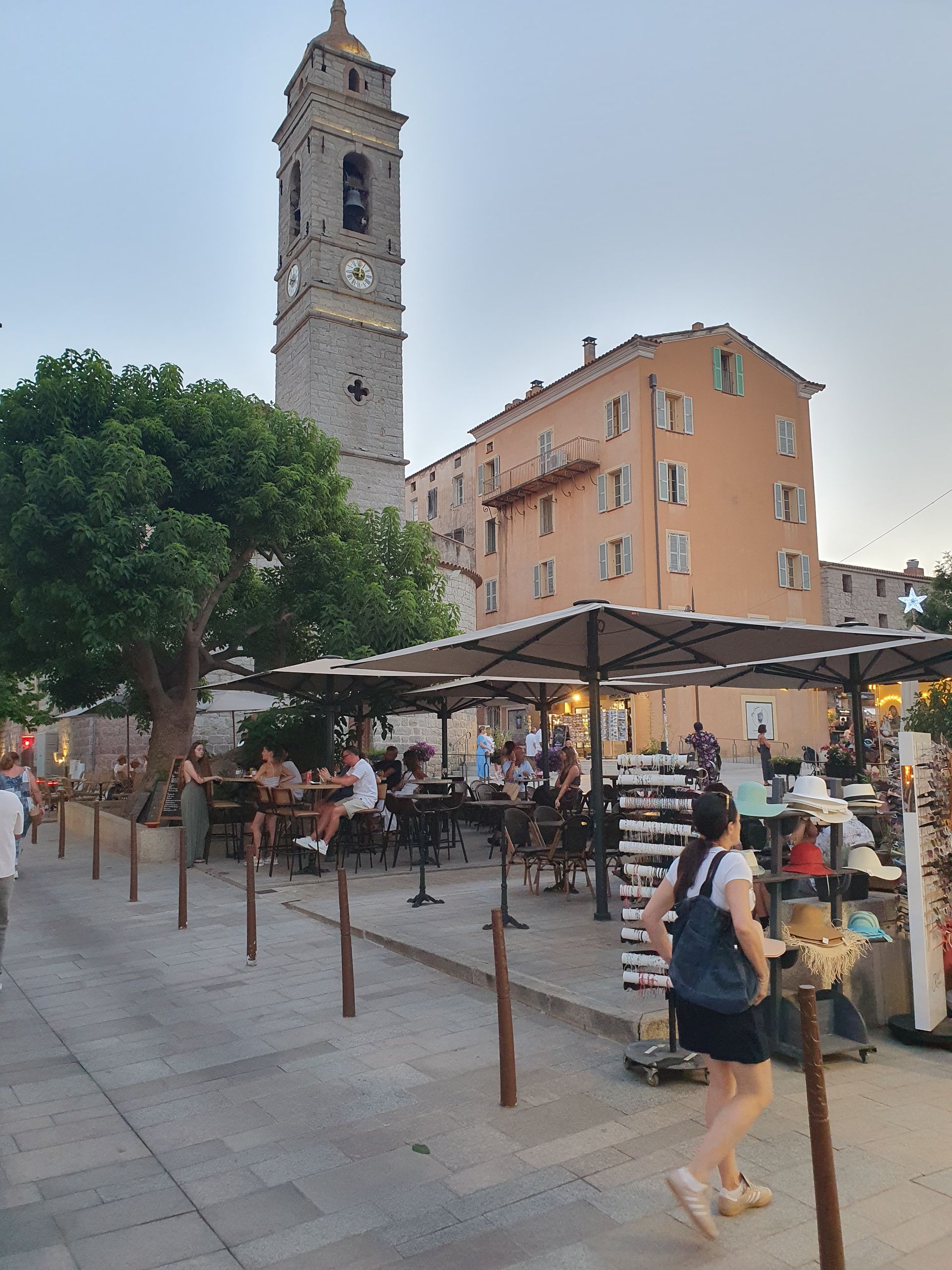 Place principale de la vieille ville de Porto Vecchio.