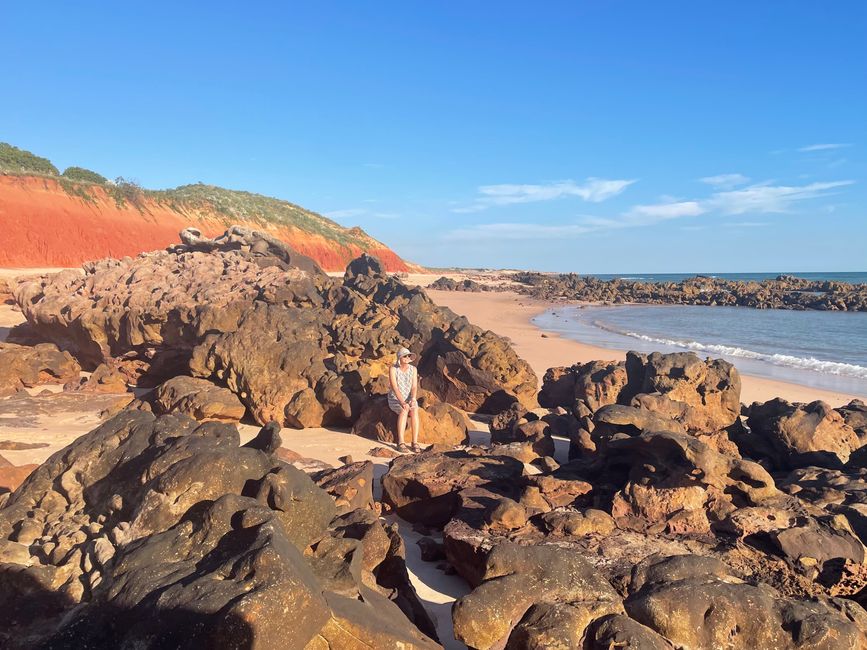 Bizarre Felsen am Strand 