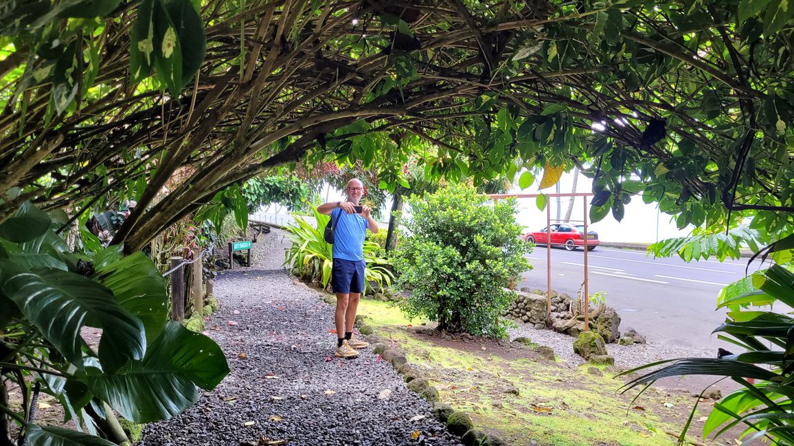 Tour around the edge of Tahiti-Nui