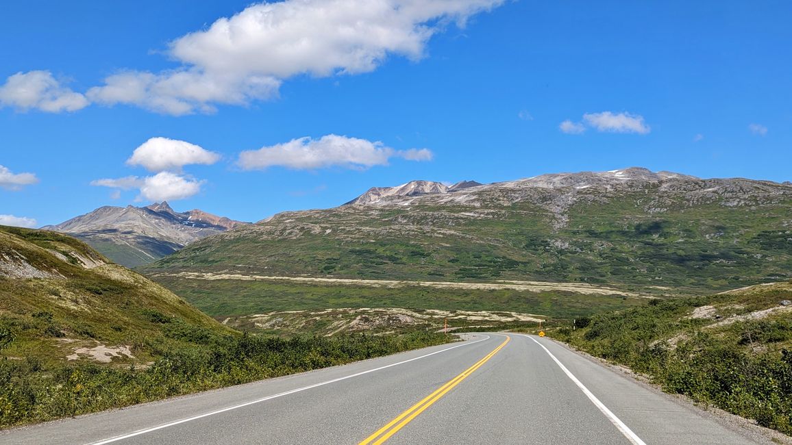 Tag 27: Bärenshow & fantastische Bergwelten - zurück nach Yukon/Kanada