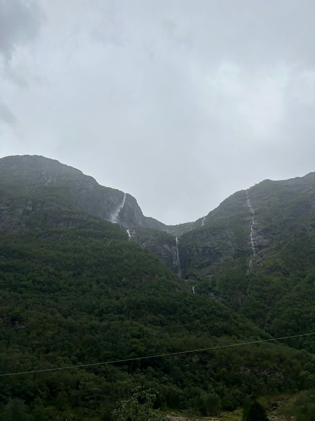 Etiqueta 11 - Bakka en Næroyfjorden sobre Vossevangen y Viking Valley en Gudvangen