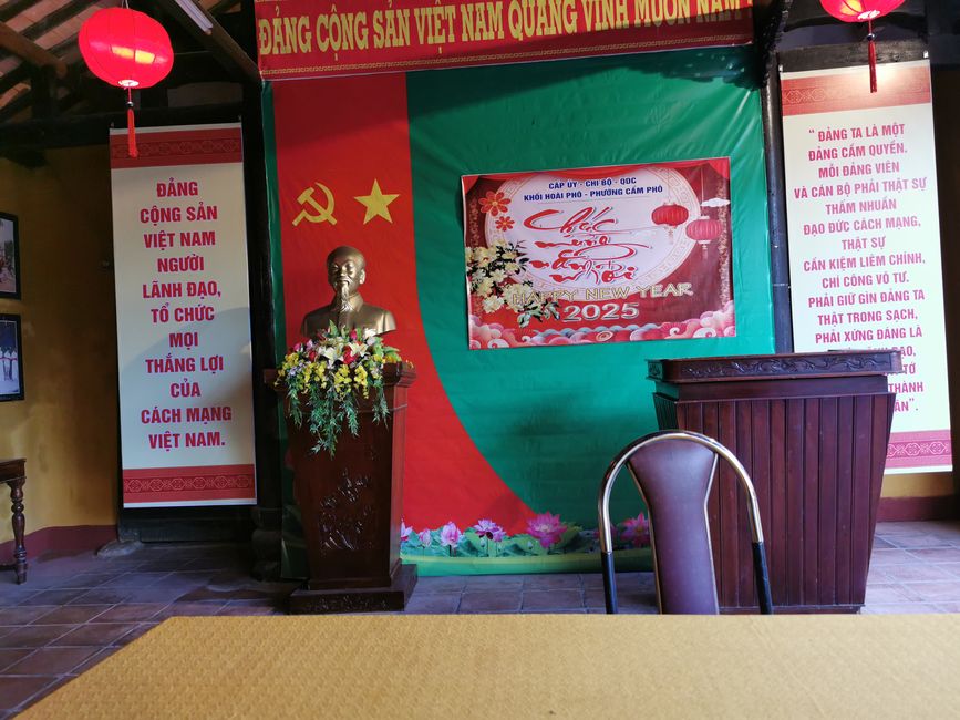 ... piccolo santuario per Ho Chi Minh ...
