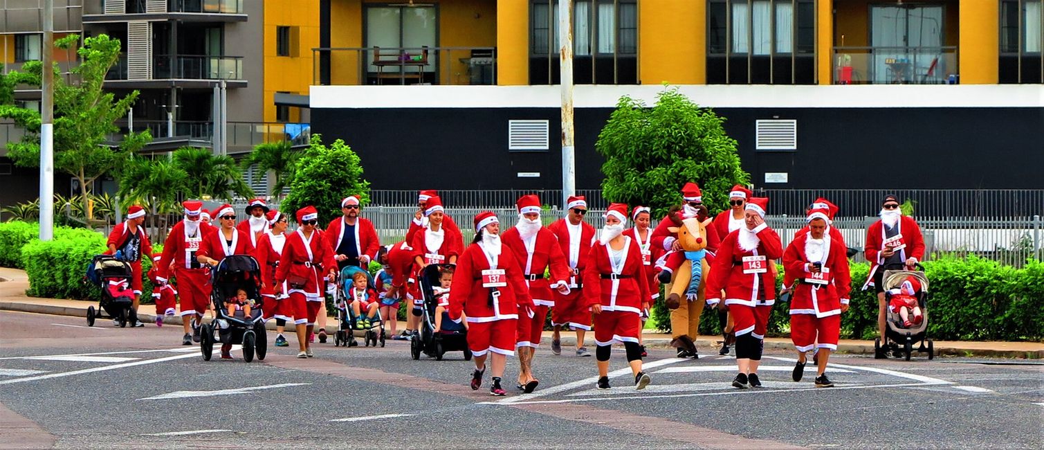 Trotz fehlenden Schnees wird Verry Christmas mit allen bekannten Zeremonien gefeiert.