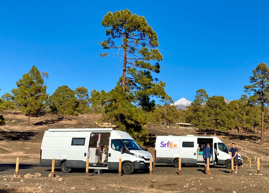 Spend the night in Teide National Park with a view of the snow-capped Teide (the weather was still nice)