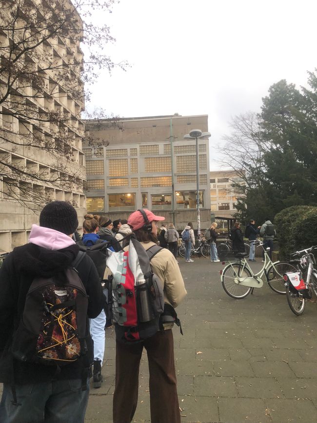 Queue in front of the library