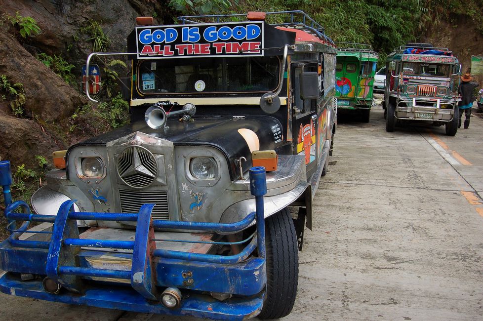 Jeepney mit Fake-Mercedesstern