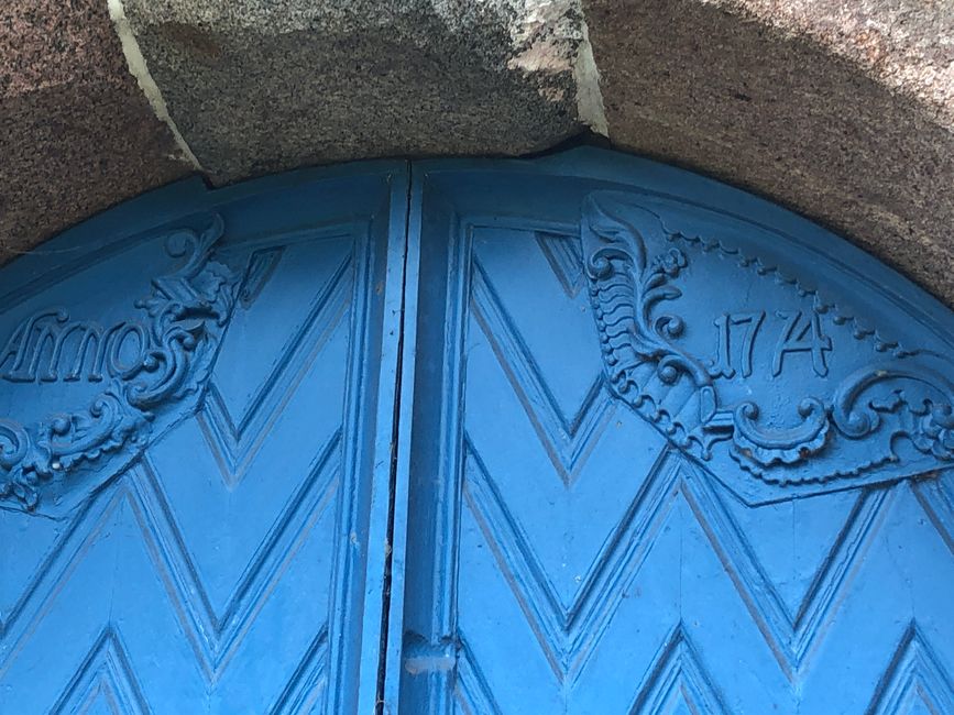 Auf den blauen Türen steht 1774 - warum, bleibt unklar für mich