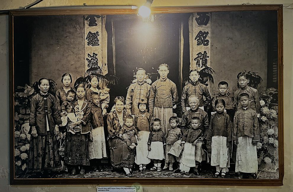 Tjong A Fie con la sua grande famiglia