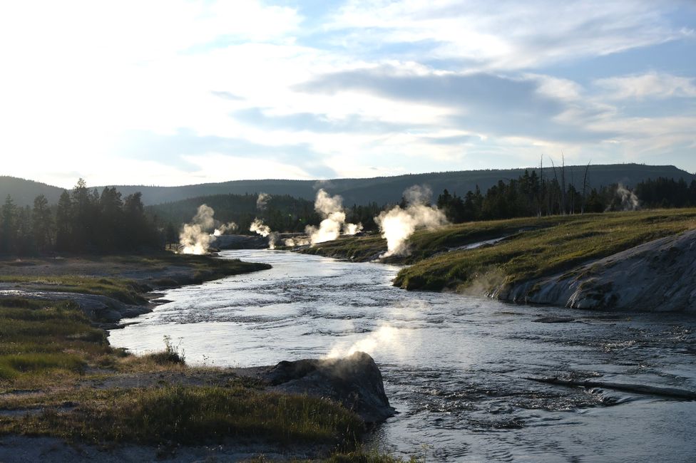 Bassin supérieur des geysers - Au bord de la rivière Firehole