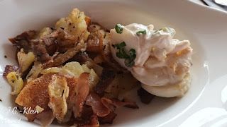 Zur Jause Tiroler Geröstel mit einem Klecks Eiersalat