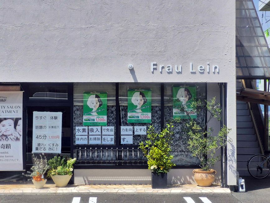 Die Frau Lein ist wohl aus Fräulein abgeleitet und ein Konsmetik-Institut