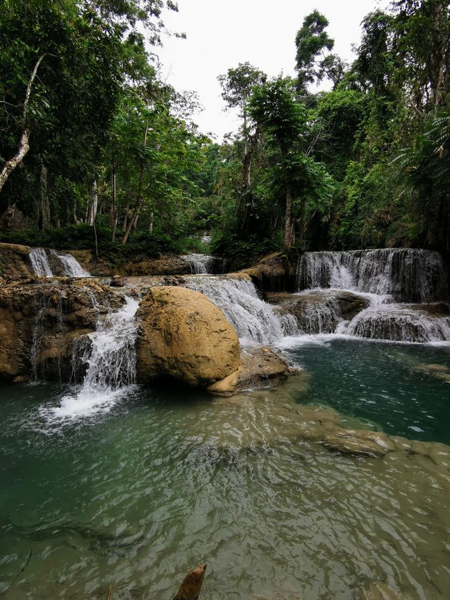 Randonnée autour des chutes d'eau Kuang Si
