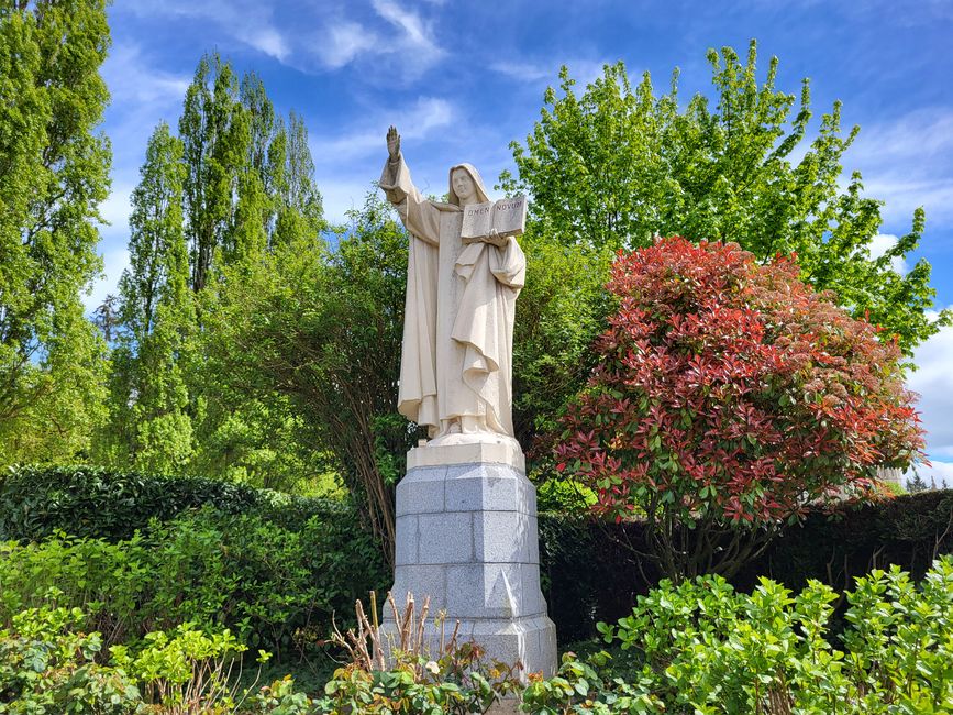 Statue of Thérèse of Lisieux