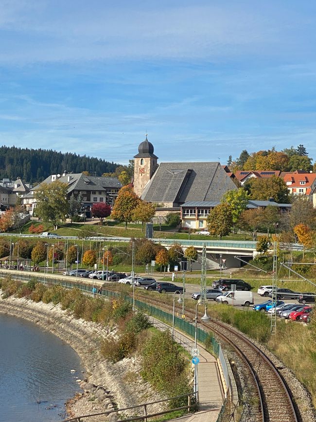 Ein Blick auf die Kirche von Schluchsee
