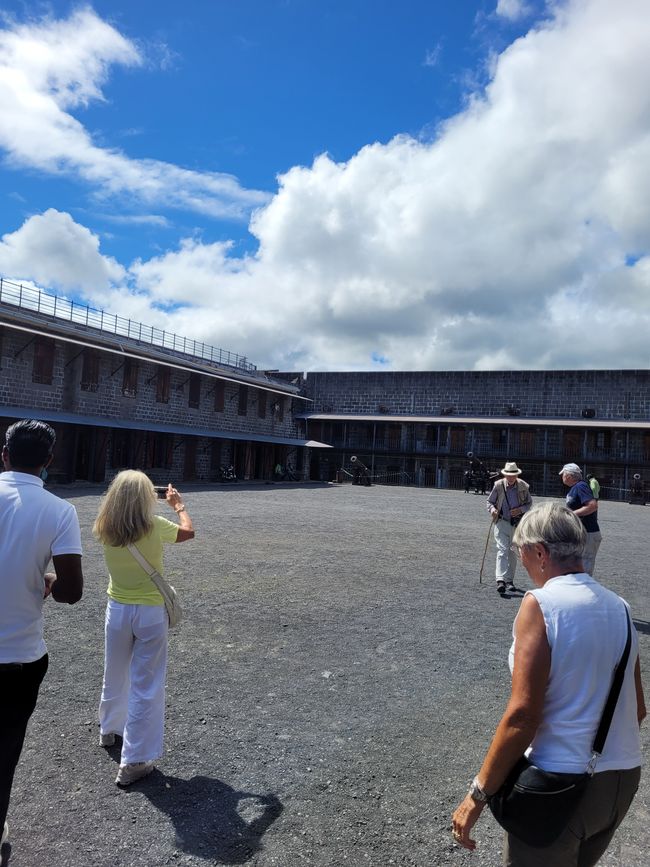 Tag 132 und 133 von 175: Kreuzfahrt rund um die Welt - Port Louis/Mauritius - geänderte Route - weiträumige Umfahrung der Krisengebiete