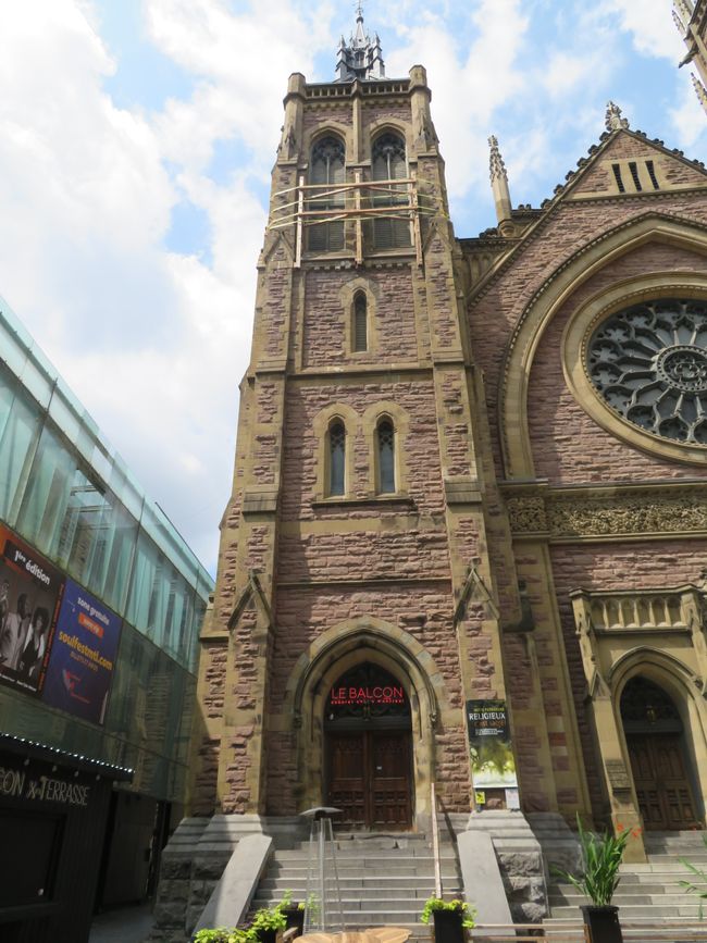 Iglesia con cabaret