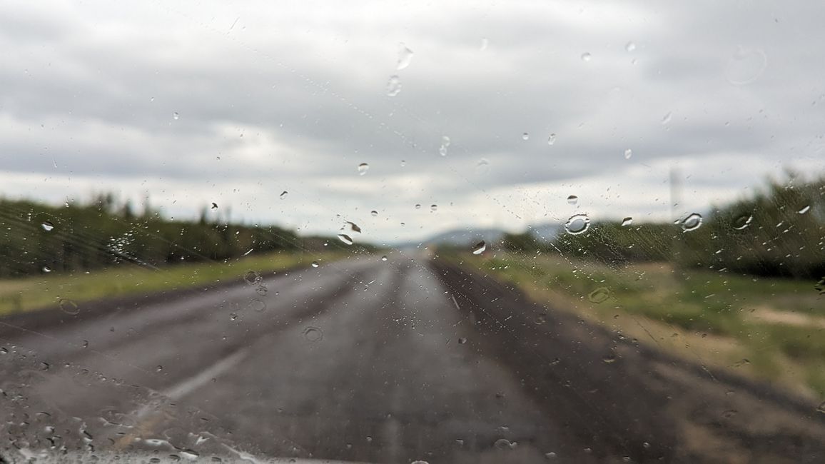 Tag 28: Kathleen Lake - Whitehorse: And Zack - there's the flat tire!