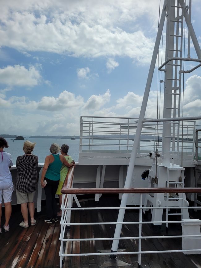 Day 41 of 175: Around the world cruise - Day passage through the Panama Canal