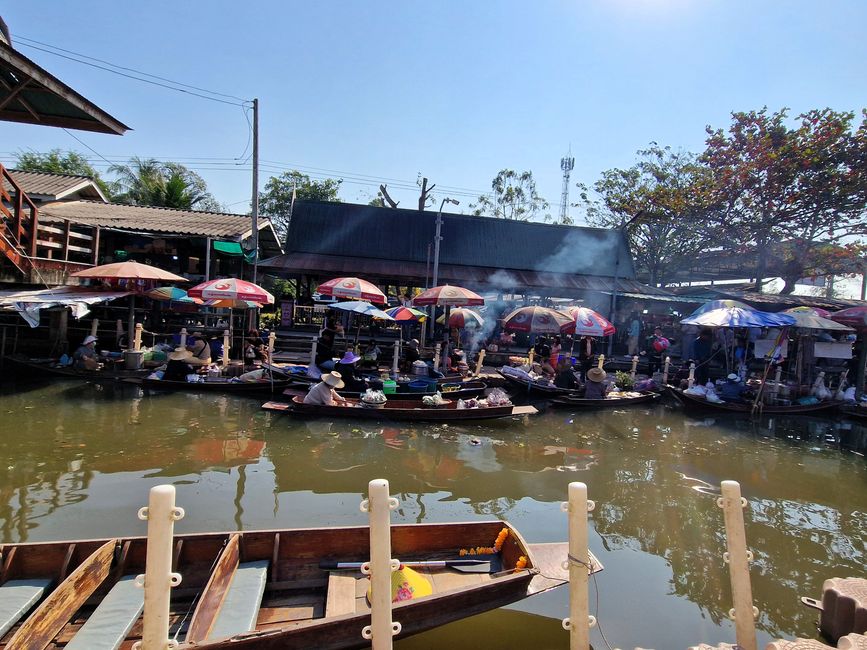 Mercado flotante local Takha