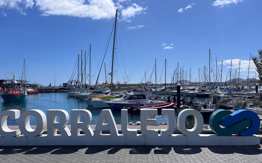 Corralejo - Harbor city and tourist center in the north of Fuerte