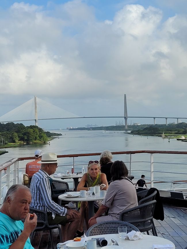 Day 41 of 175: Around the world cruise - Day passage through the Panama Canal