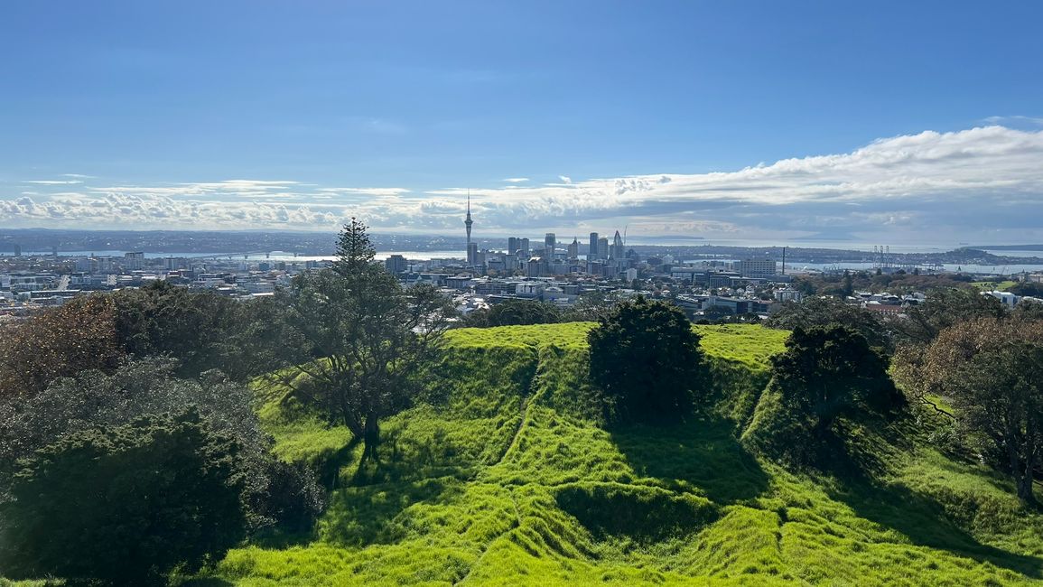 Blick vom Mount Eden auf die Skyline