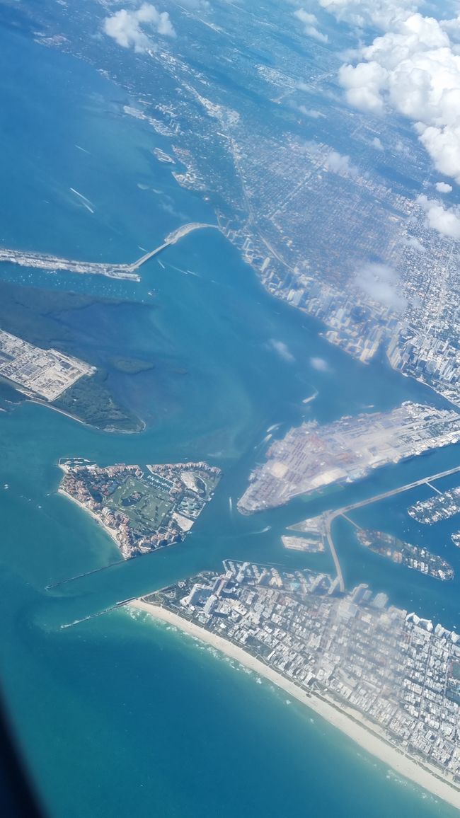 links Fisher Island mit dem Golfplatz