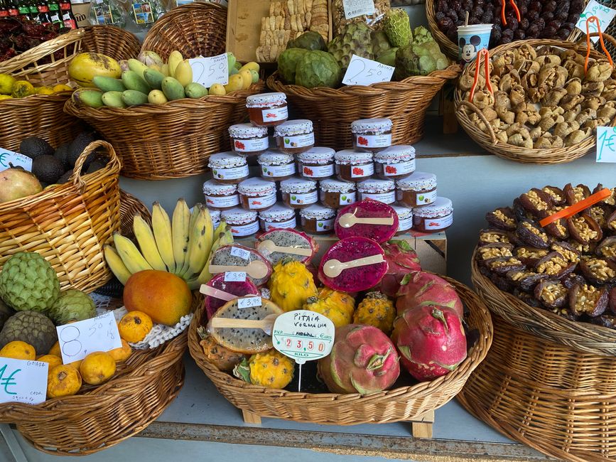 Obst zu genießen mit Löffelchen