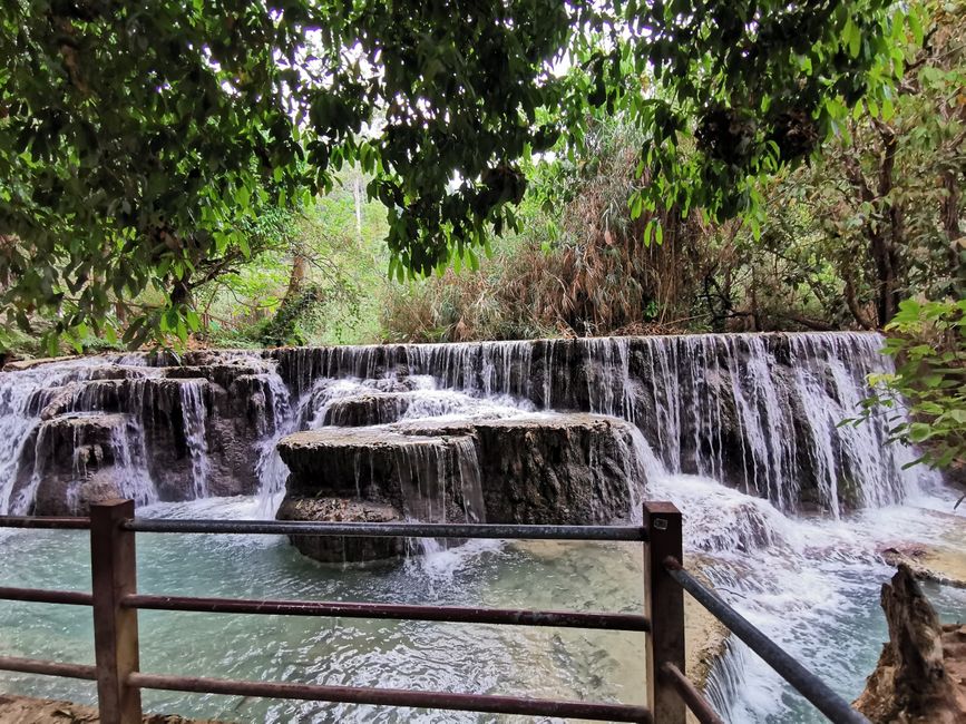 Randonnée autour des chutes d'eau Kuang Si