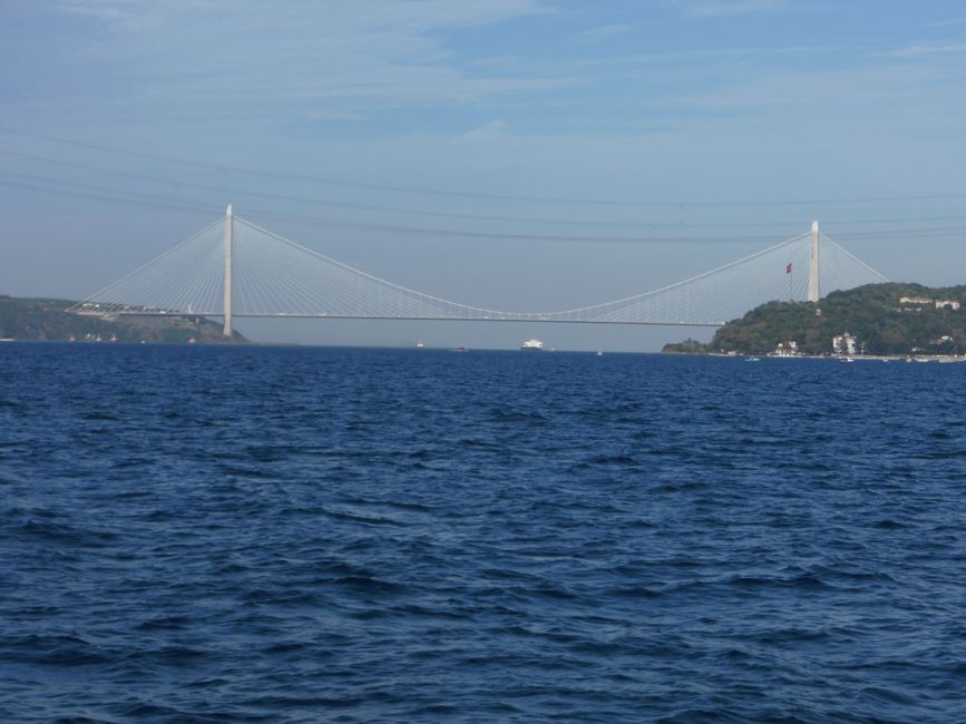 Hinter der 3. Brücke geht es ins Schwarze Meer 