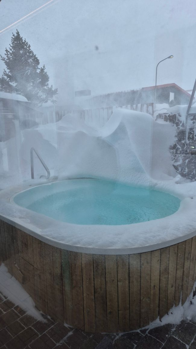 # Zwischen Schneesturm und Hot Tub – Ein wilder Roadtrip nach Akureyri ❄️